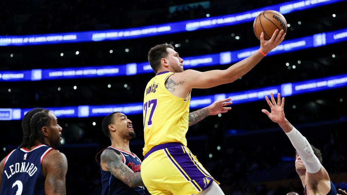 Doncic domina, ai Lakers il derby di Los Angeles. Cleveland vola con Harden