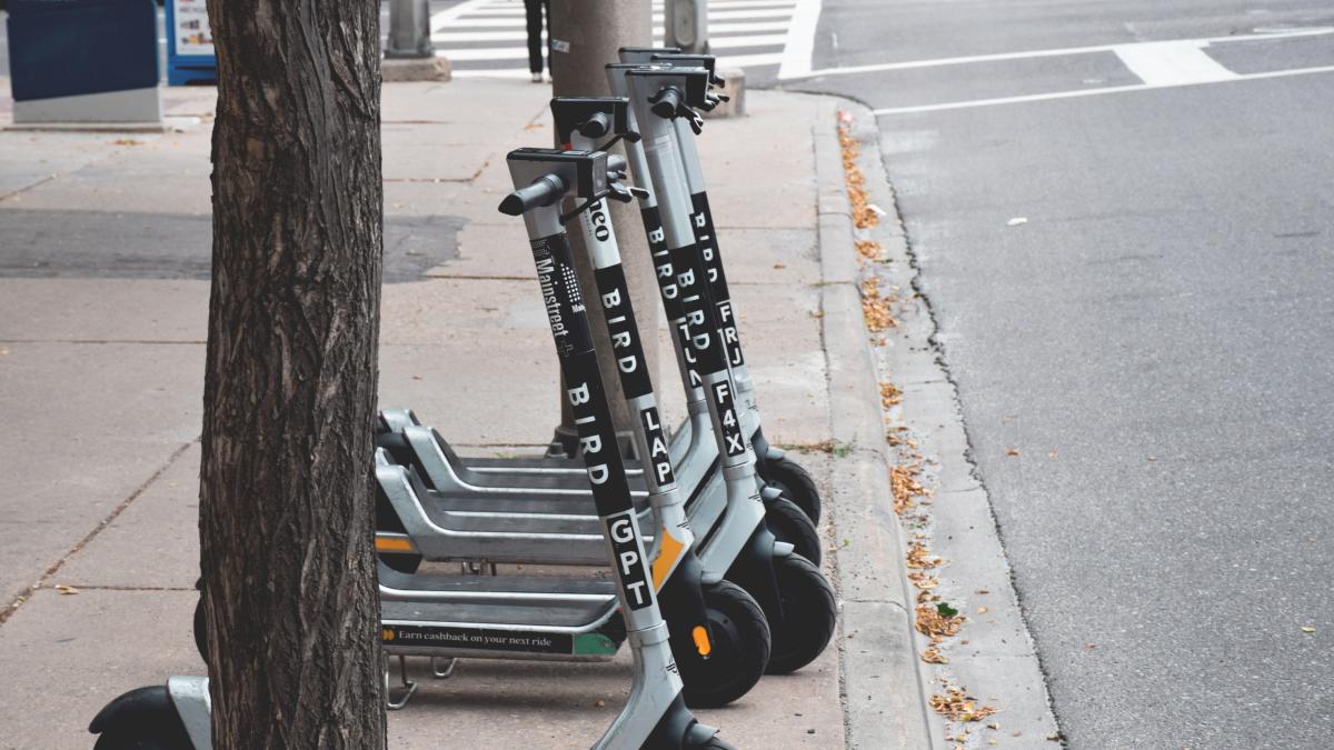 Firenze, stop ai monopattini a noleggio: il Tar non sospende la delibera del Comune