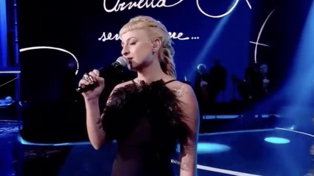 Camilla Ardenzi, chi è la nipote di Ornella Vanoni. A Sanremo 2026 l'esibizione in ricordo della nonna