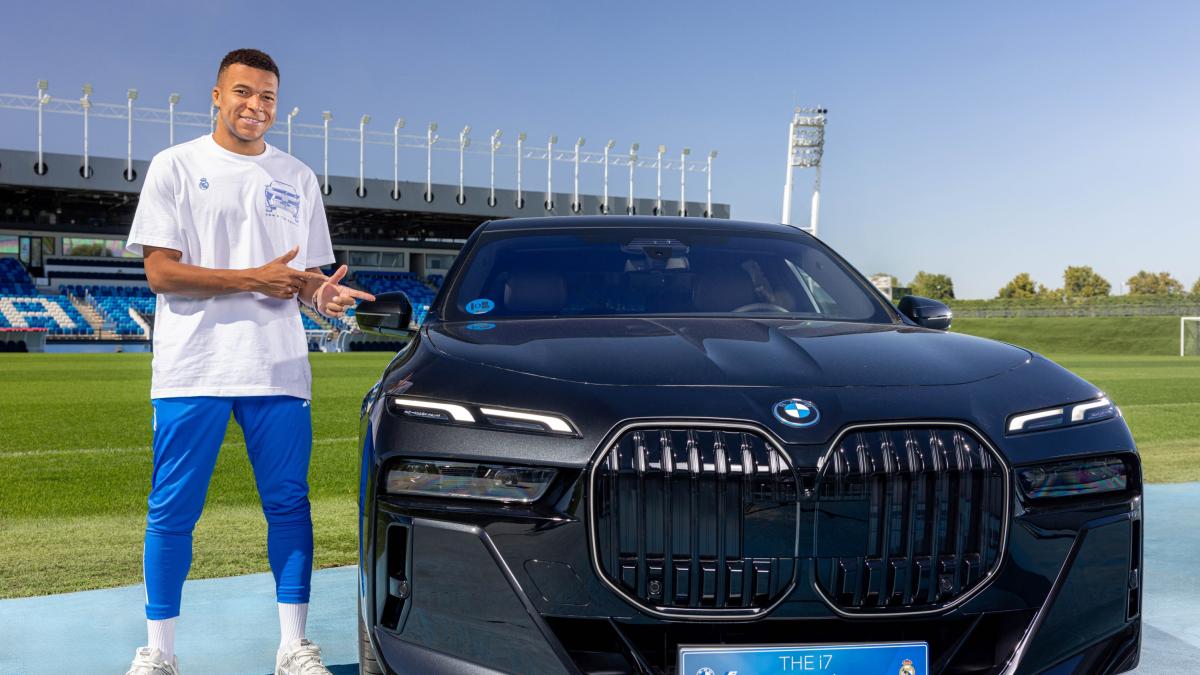 Mbappé prende la patente di guida: la sua auto e un garage da campione