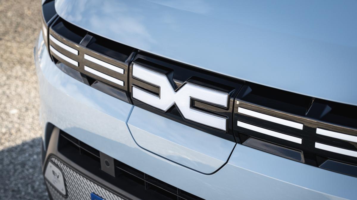 dacia evader il crossover elettrico economico si svela debutto e prezzo dell erede della spring da Gazzetta.it dacia evader il crossover elettrico economico si svela debutto e prezzo dell erede della spring