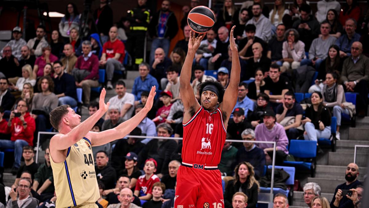 Milano si addormenta, ma batte il Barcellona e spera nei playoff. Alla Virtus non basta Edwards