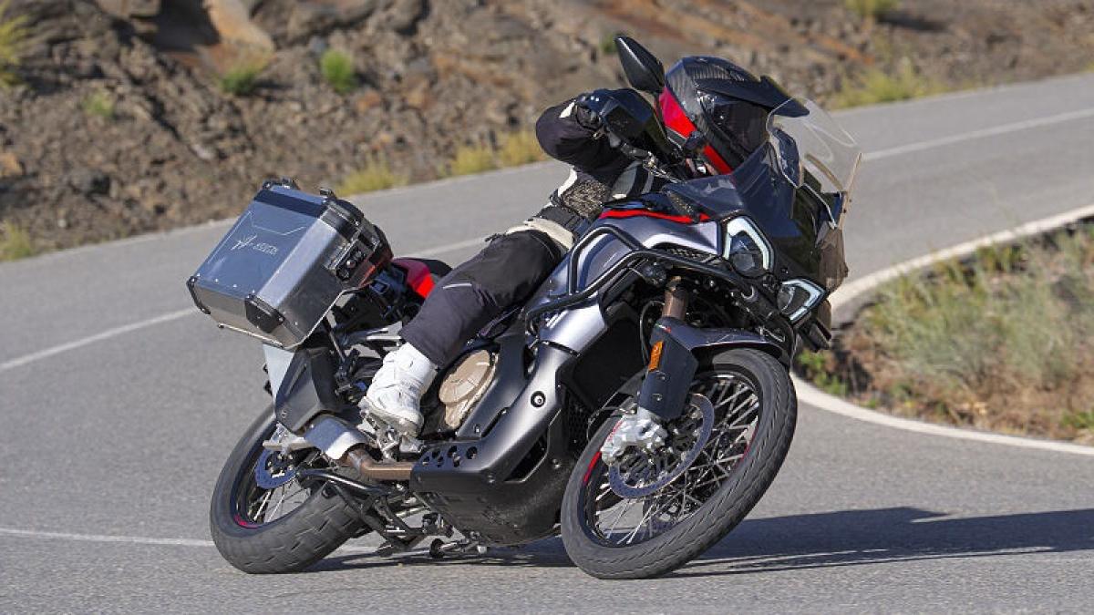 MV Agusta Enduro Veloce: dotazione più ricca e nuovi colori per il 2026