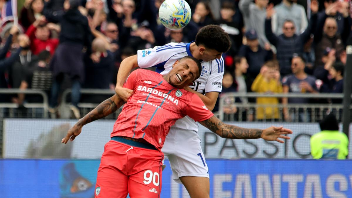 LIVE Al 45' Cagliari-Como 0-1: al riposo con una rete di Baturina al 14', l'unico tiro in porta degli ospiti