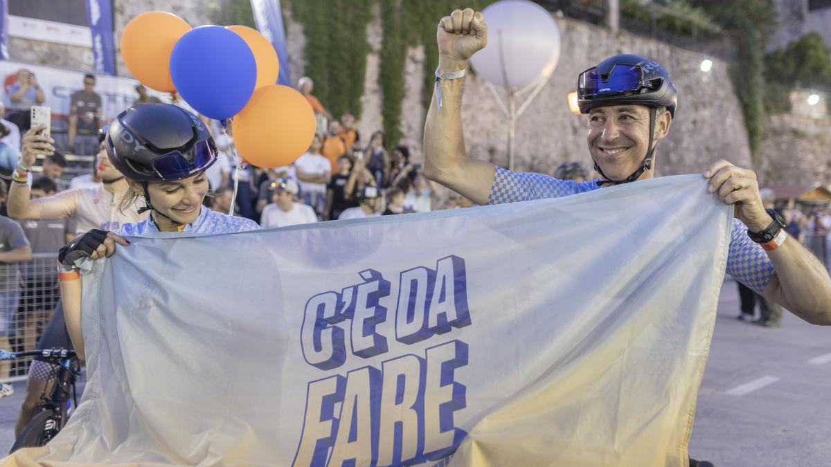 Le maglie di Milan e Juventus all’asta per aiutare gli adolescenti in difficoltà