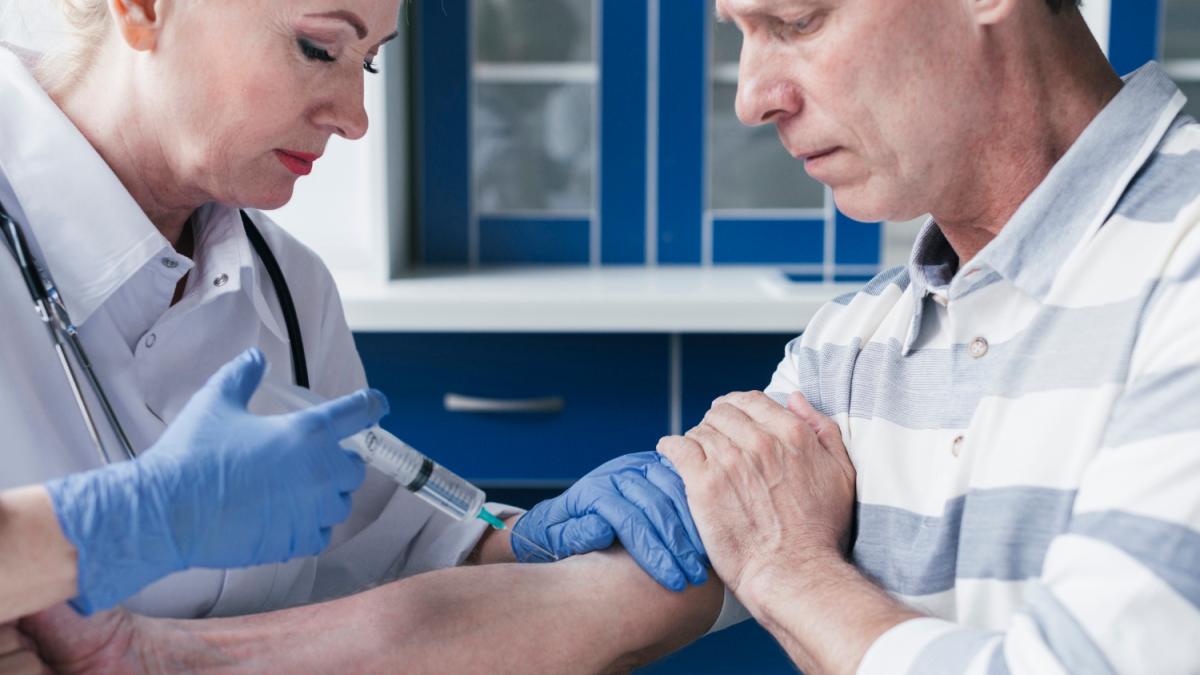 Longevità: un esame del sangue potrebbe prevedere la sopravvivenza meglio dell'età