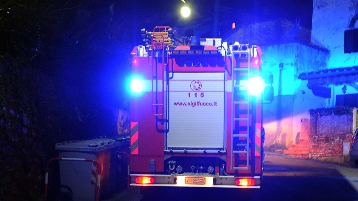 Auto nella scarpata: morti due giovani fidanzati