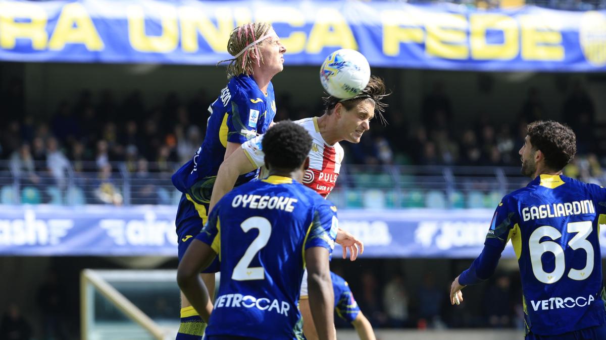 LIVE Verona-Genoa 0-0: Messias serve Ekuban in area, il tiro è debole