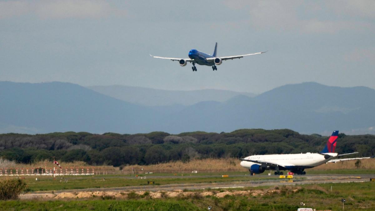 Pasqua 2026, allarme prezzi per aerei e treni