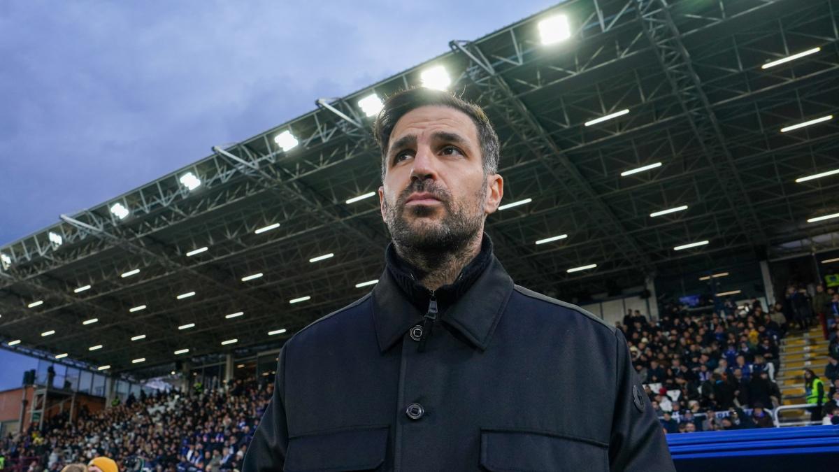 Il catenaccio, il mercato, l'erba alta... perché tutta la Serie A finisce per litigare con Fabregas