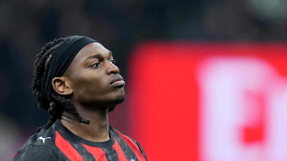 Leao, così non va. Il Milan valuterà tutte le offerte. E se parte...