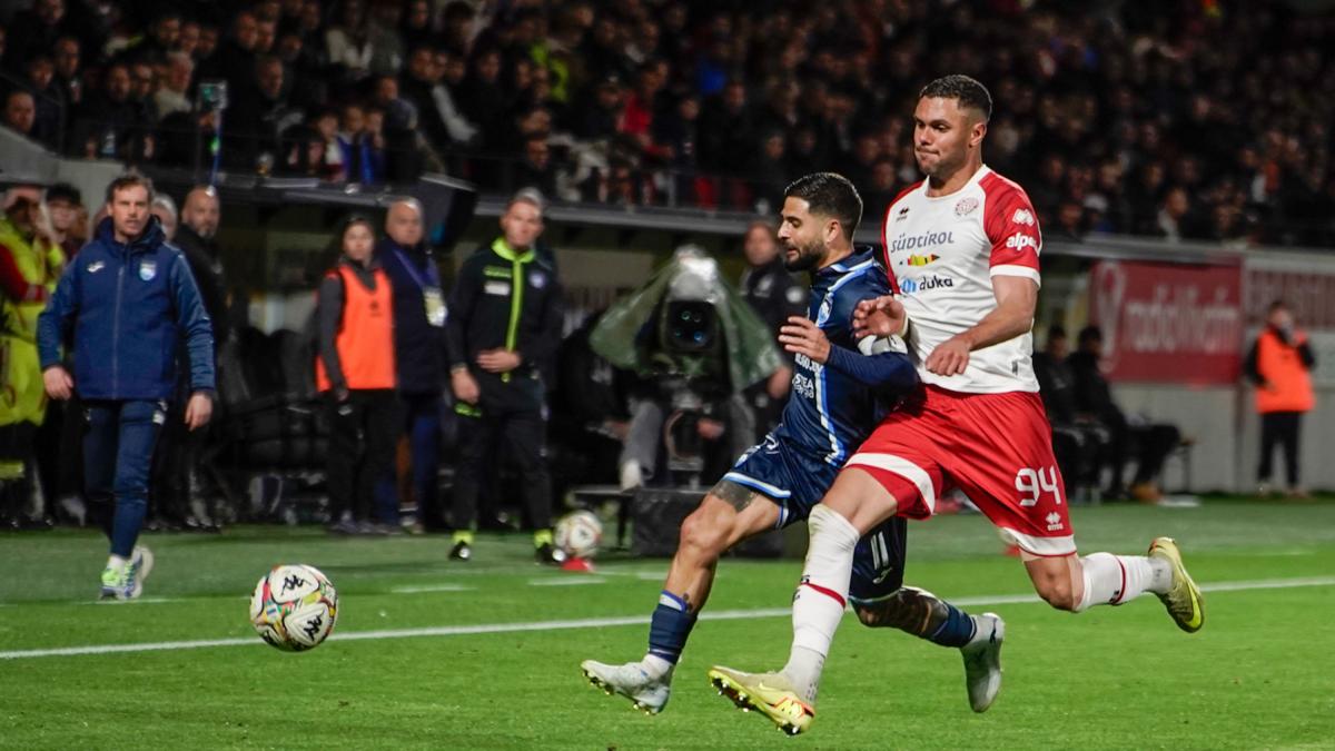 Un super Insigne abbatte l'Entella, Palermo di misura con il Bari. Izzo torna al gol con l'Avellino