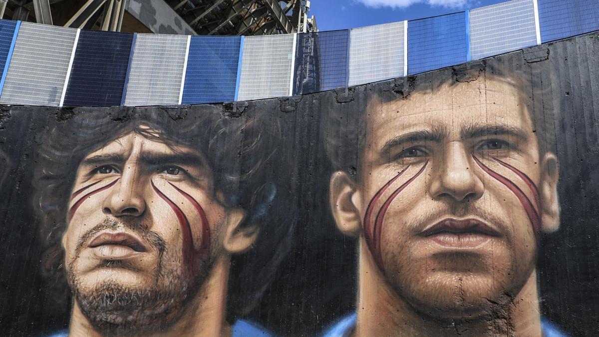 Da Maradona a Cavani, Jorit celebra i miti del Napoli sulle mura dello stadio