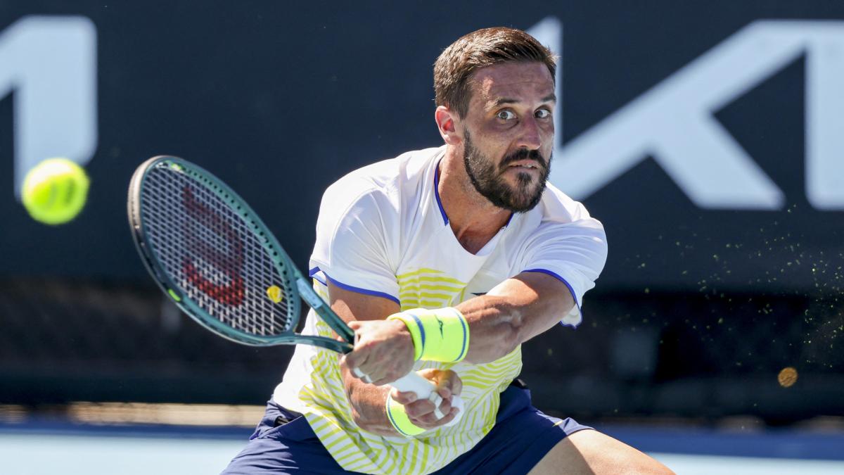 Nato in guerra, cecchino al cinema, vivo per miracolo: Dzumhur, la storia da film dell'avversario di Sinner