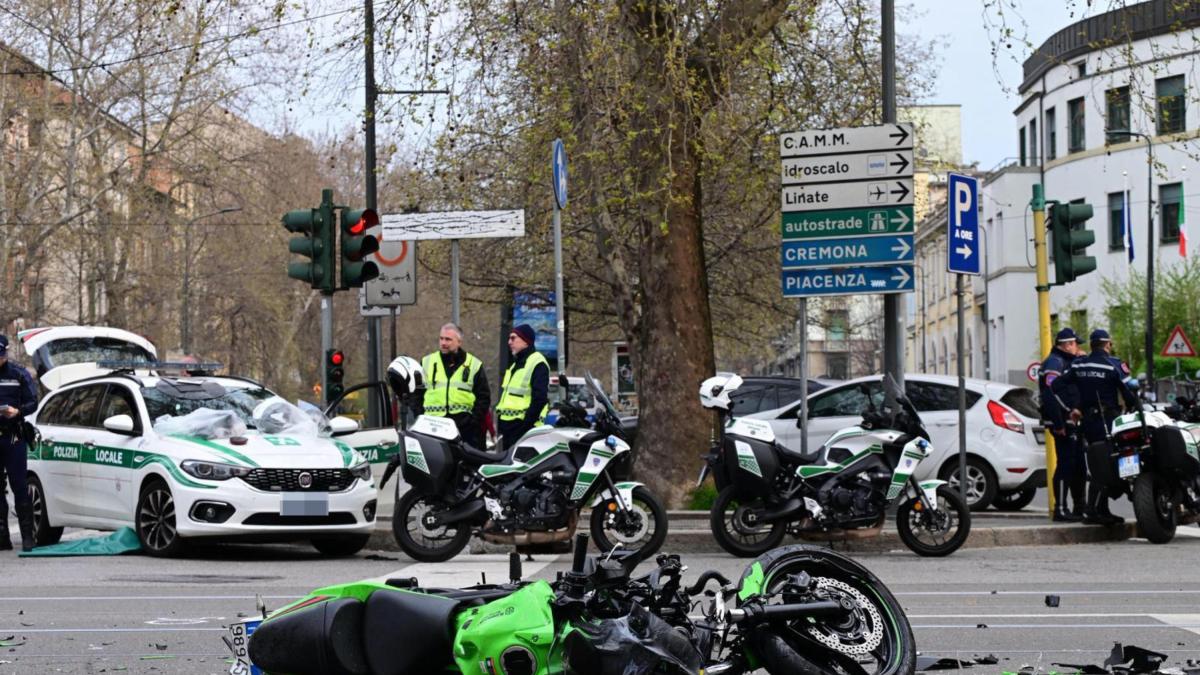 Scontro tra moto e taxi a Milano, morti due ventenni