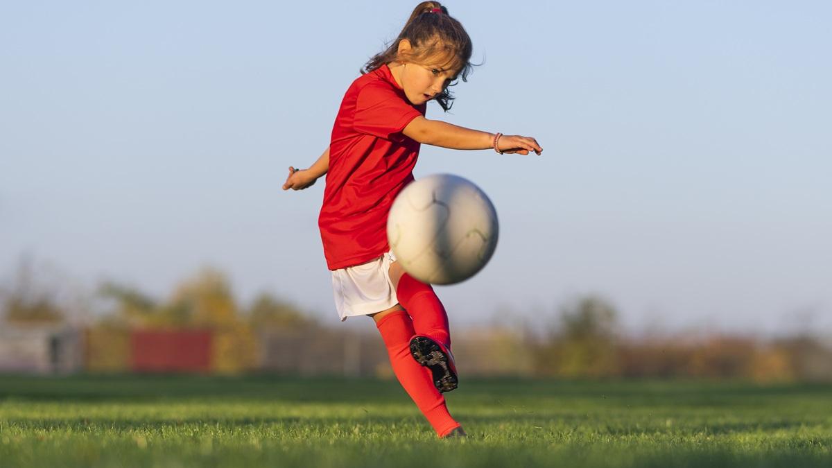 "Gioca d'anticipo", calcio e prevenzione nel giorno della Festa della mamma