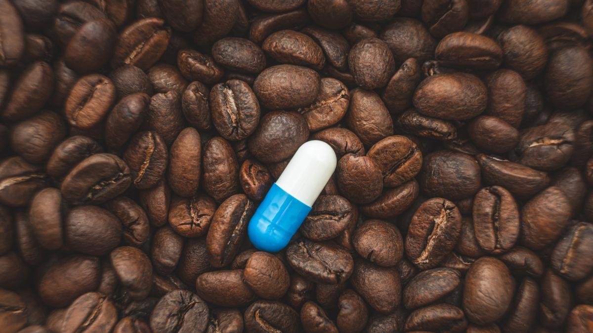 Si può prendere il caffè con gli integratori? Ecco cosa sapere
