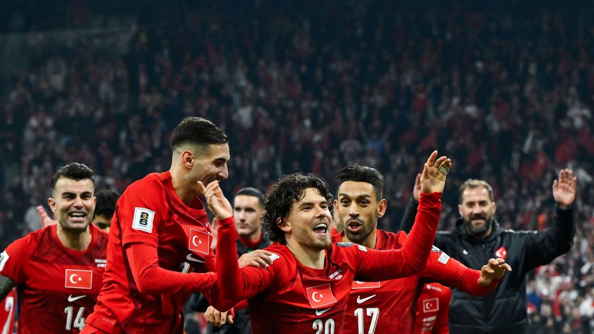 Guler illumina, Kadioglu segna: la Turchia di Montella batte la Romania ed è in finale playoff