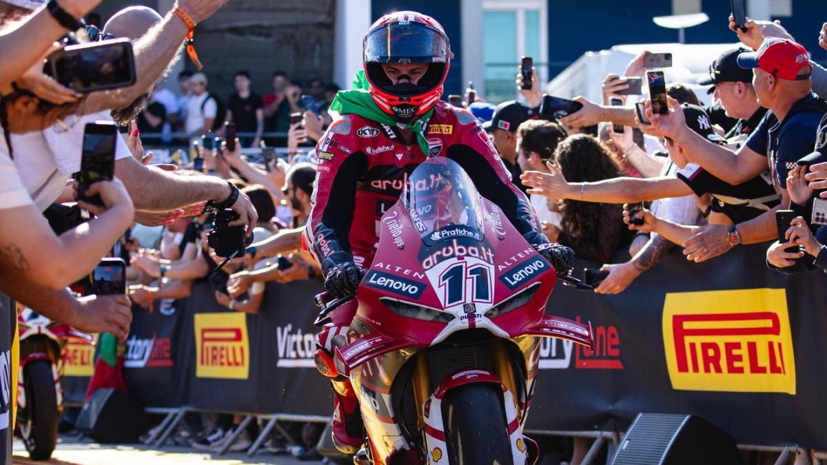 Superbike Portimao: Nicolò Bulega trionfa anche in Gara-2