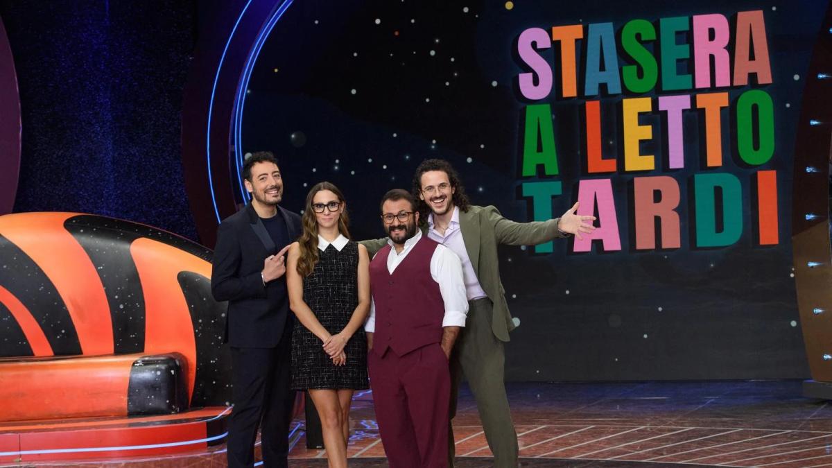 stasera a letto tardi luned236 30 marzo ospiti mara venier maccio capatonda e i the kolors da Gazzetta.it stasera a letto tardi luned236 30 marzo ospiti mara venier maccio capatonda e i the kolors