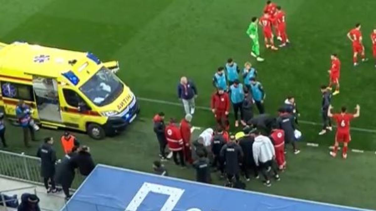 Paura per il ct della Turchia U21: cade e sbatte la testa. Portato in ospedale per accertamenti