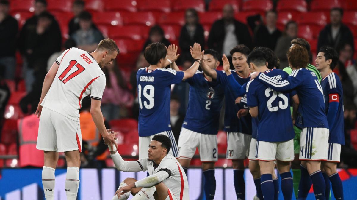 Il Giappone sbanca Wembley. L'Olanda in 10 (rosso a Dumfries) pareggia con l'Ecuador