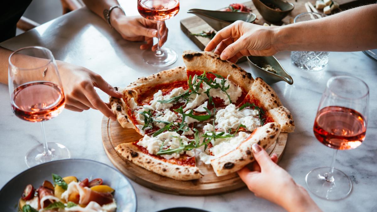 Quale pizza ha meno calorie? Scegliendo quella giusta puoi mangiarla anche ogni settimana