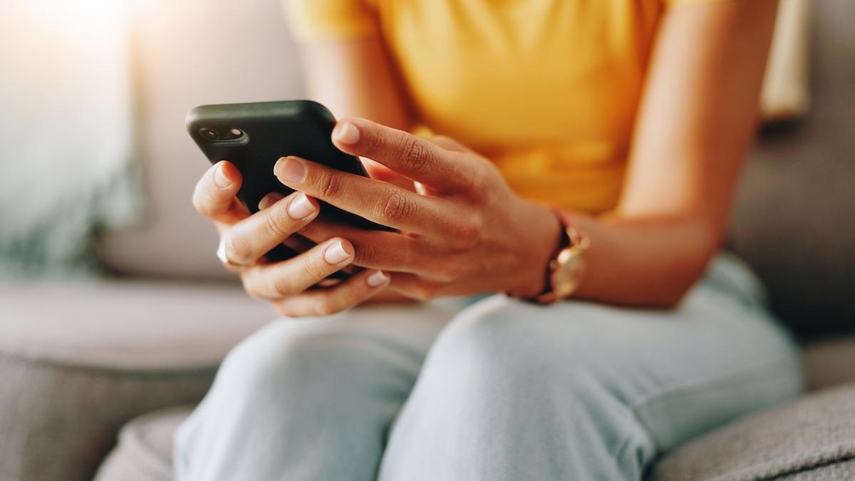 Telefobia: perché le nuove generazioni preferiscono i messaggi alle chiamate