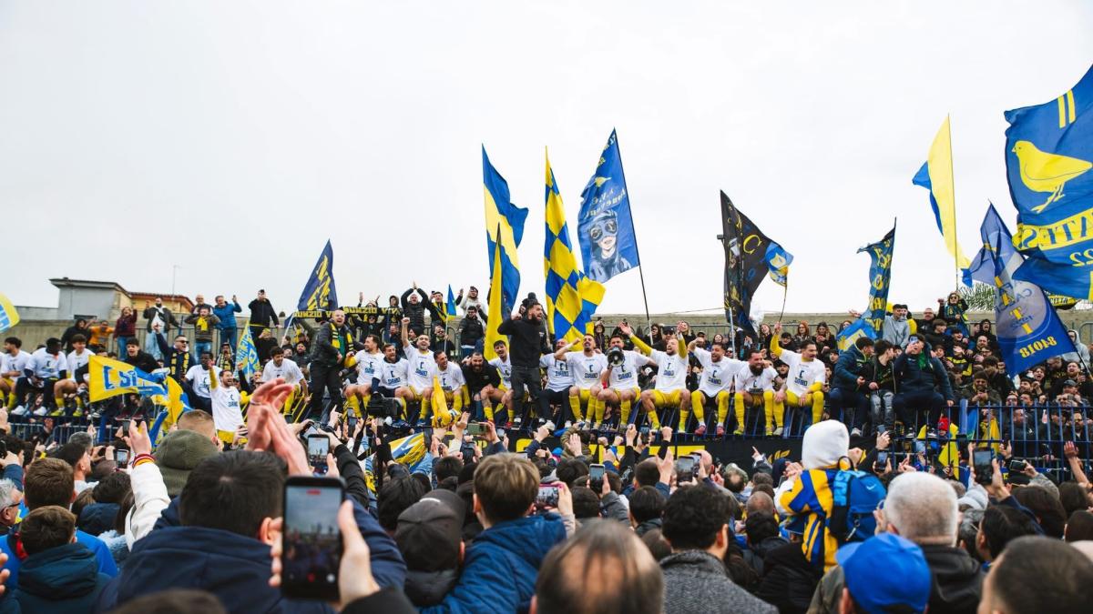 Il miracolo di Scafati: la piccola capitale dell'oro rosso che riscrive la storia del calcio e del basket ​