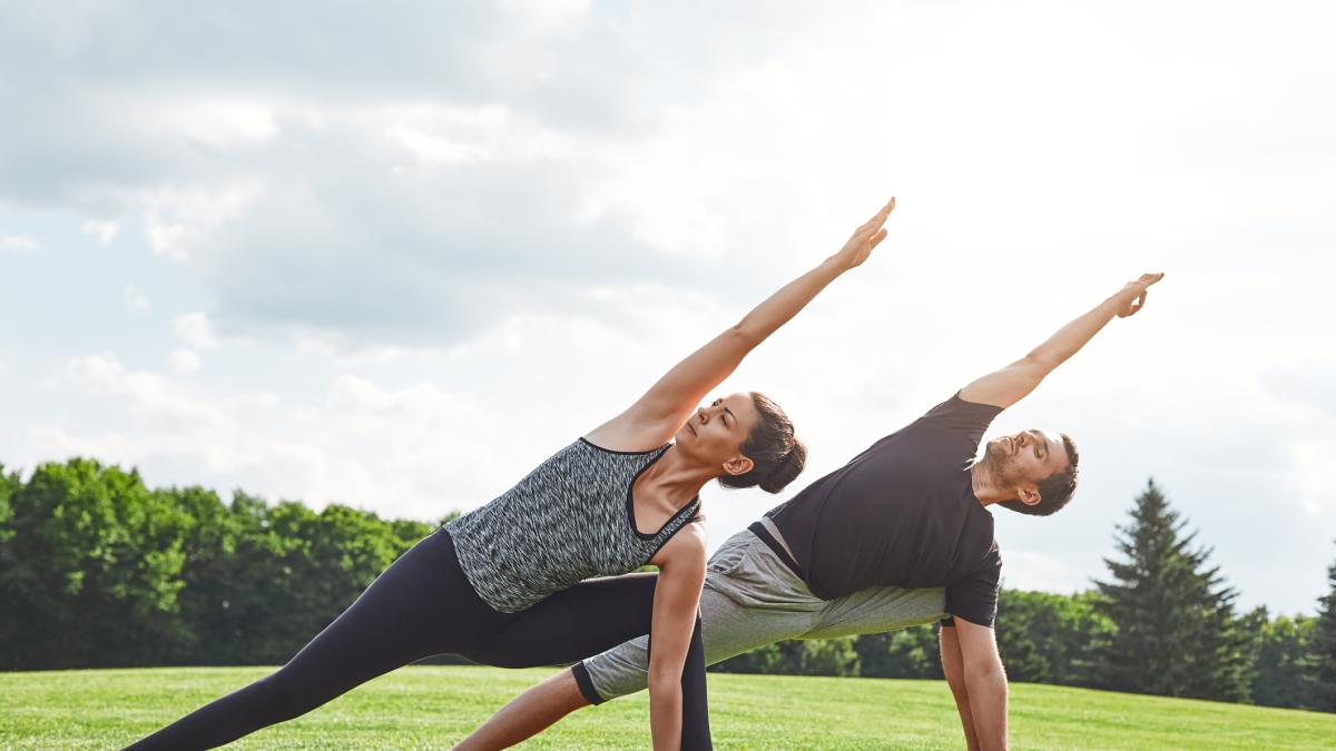Migliori performance (anche a letto) con due posizioni yoga slega-bacino