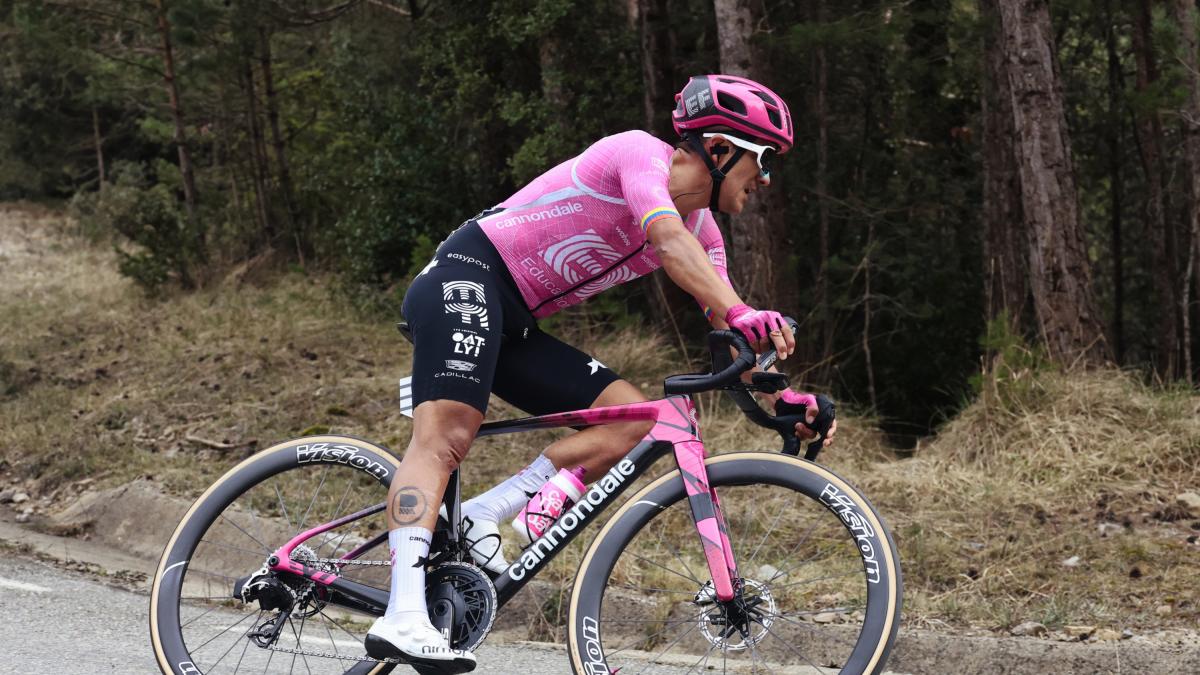 Giro d’Italia 2026, Carapaz operato: “Non era nei piani, ma riuscirò ad esserci”