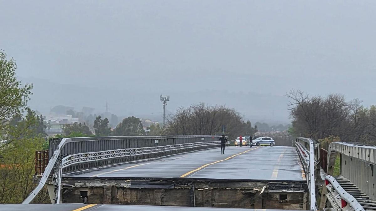 Maltempo, crollato un ponte fra Molise e Abruzzo. Neve in Molise, frane e auto danneggiate in Sicilia