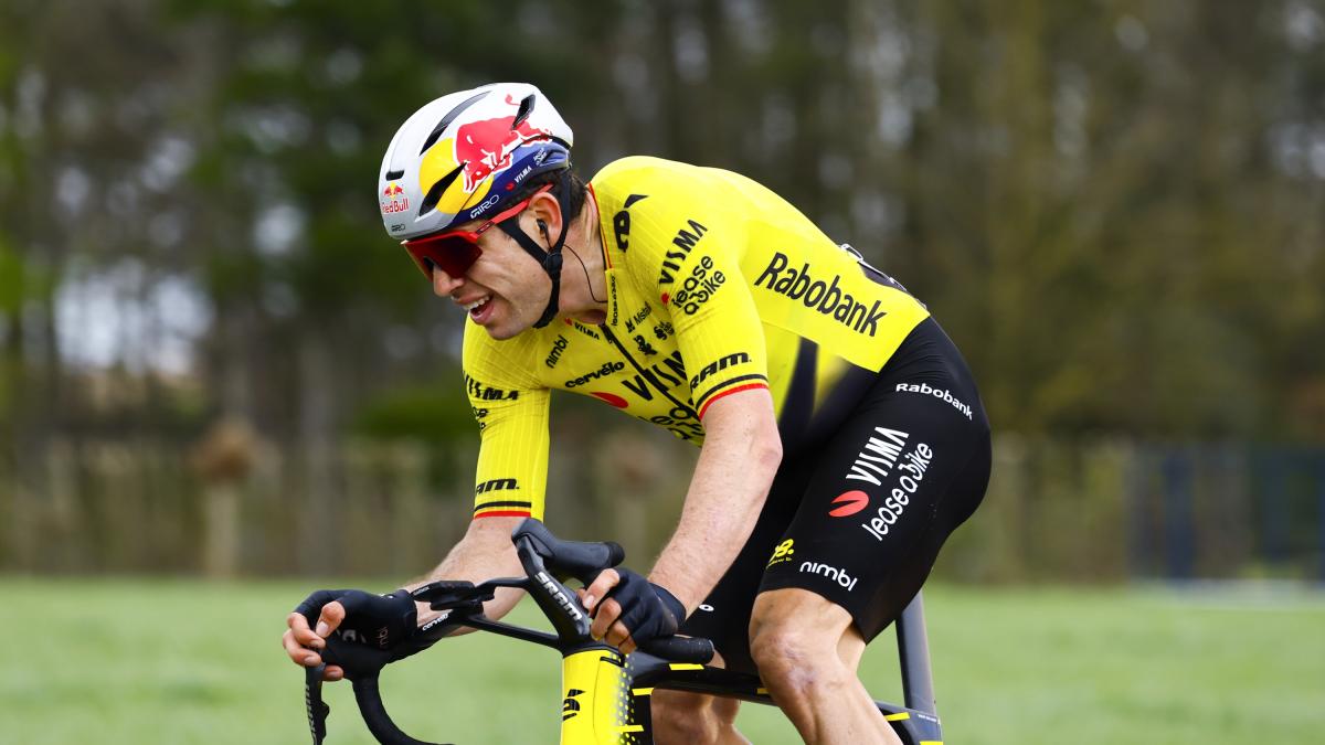 Butta le stampelle nel cestino sbagliato, il Trentino non perdona Van Aert: multa di 300 euro