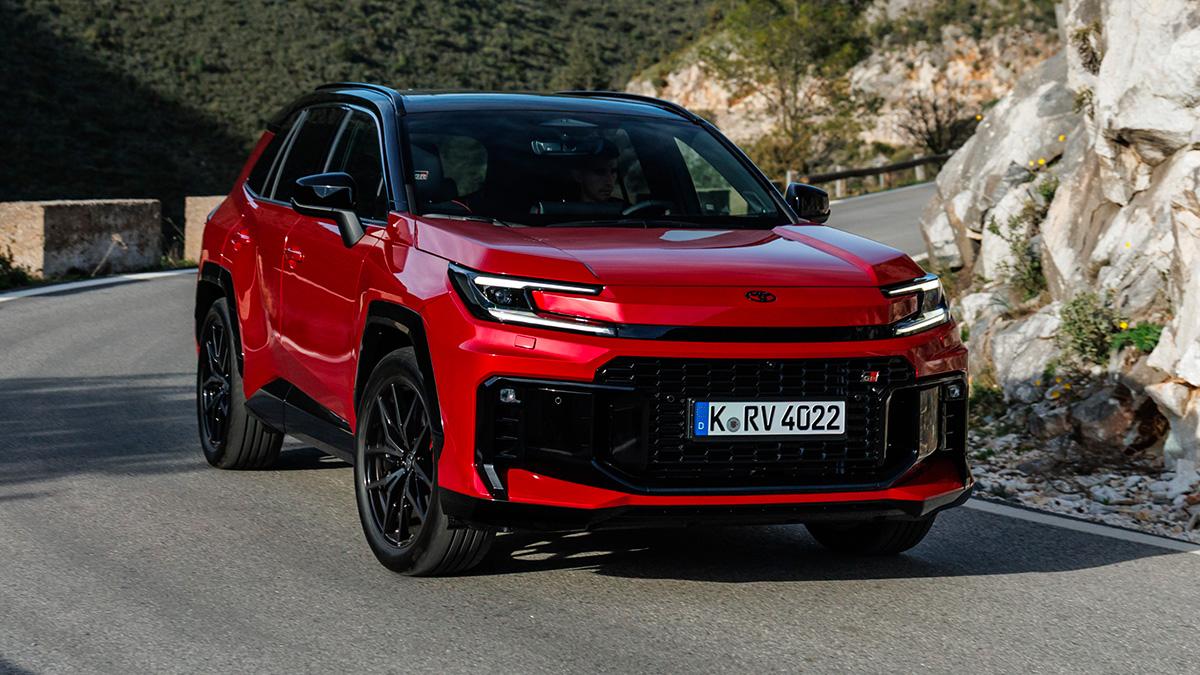 Nuova Toyota Rav4 ibrida full e plug-in: come va