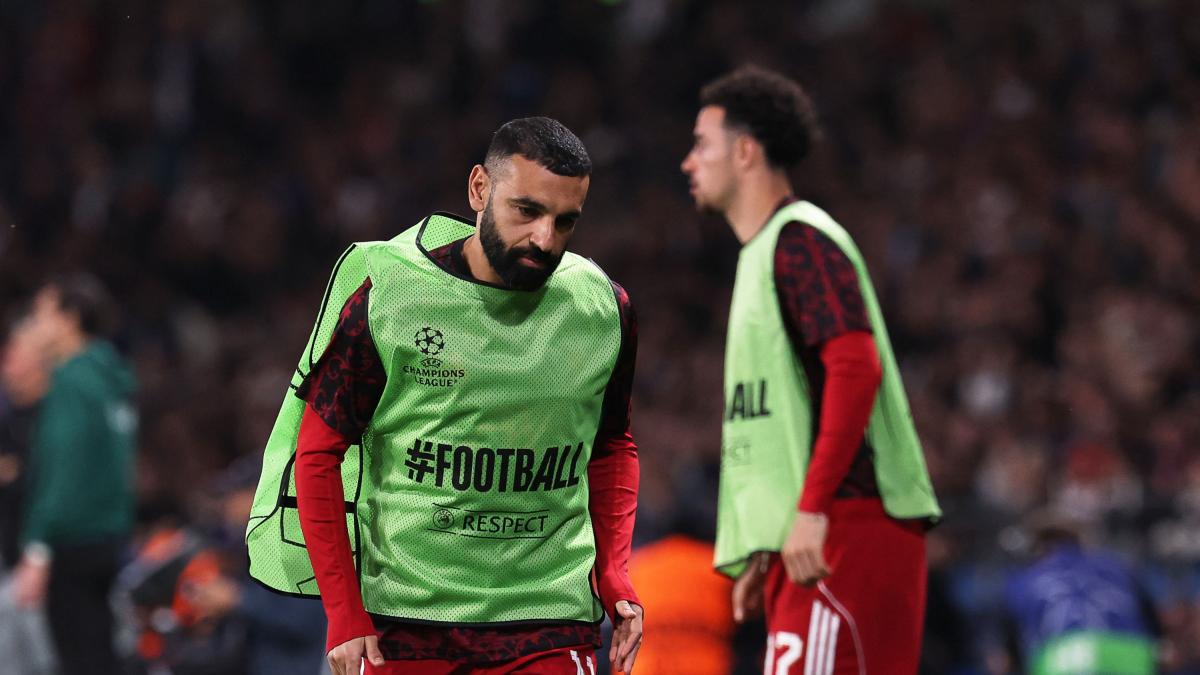 La triste serata di Salah: inizia a scaldarsi dopo 30' e coi Reds già in svantaggio. Ma non entra...