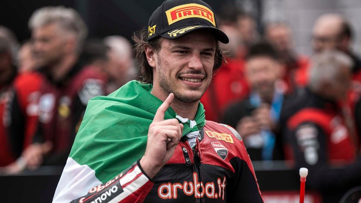 Superbike: Bulega vince tutto anche ad Assen e vola in classifica