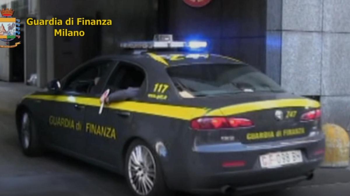 Smantellato giro di escort di lusso a Milano: fra i clienti calciatori di Serie A