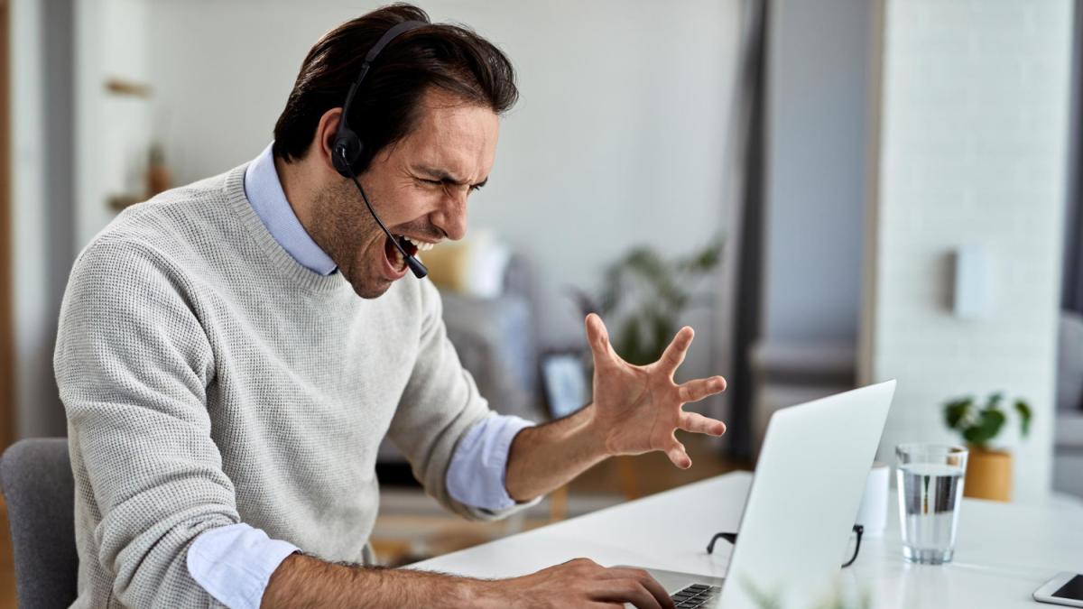 Perché le riunioni online possono fare male alla salute della voce