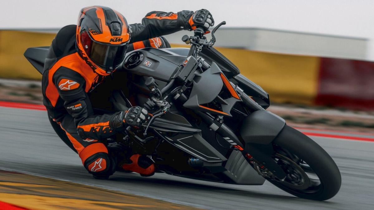 ktm 1390 super duke rr track belva da pista in serie limitata da Gazzetta.it ktm 1390 super duke rr track belva da pista in serie limitata