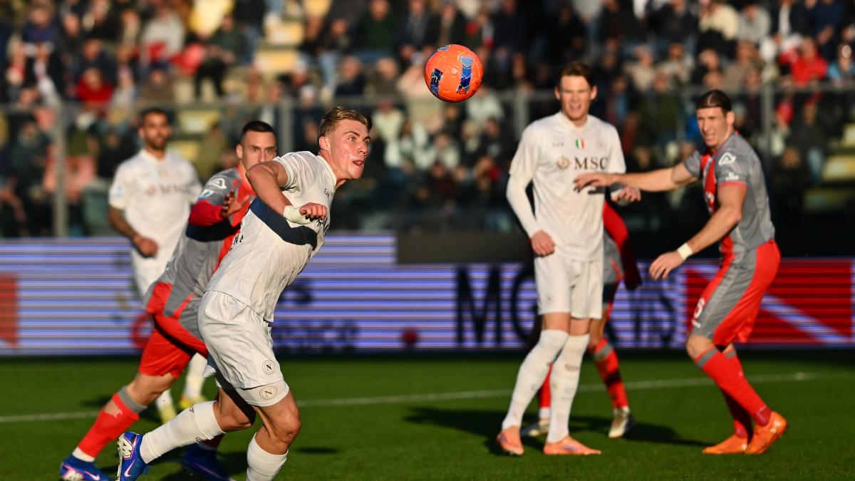 Il Napoli, il Bari all'ultima speranza salvezza e 4 gare dall'estero: le partite di oggi