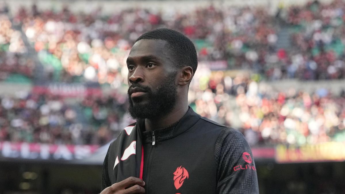 Tomori, che disastro: espulso per doppio giallo, il difensore lascia il Milan in 10 dal 24'