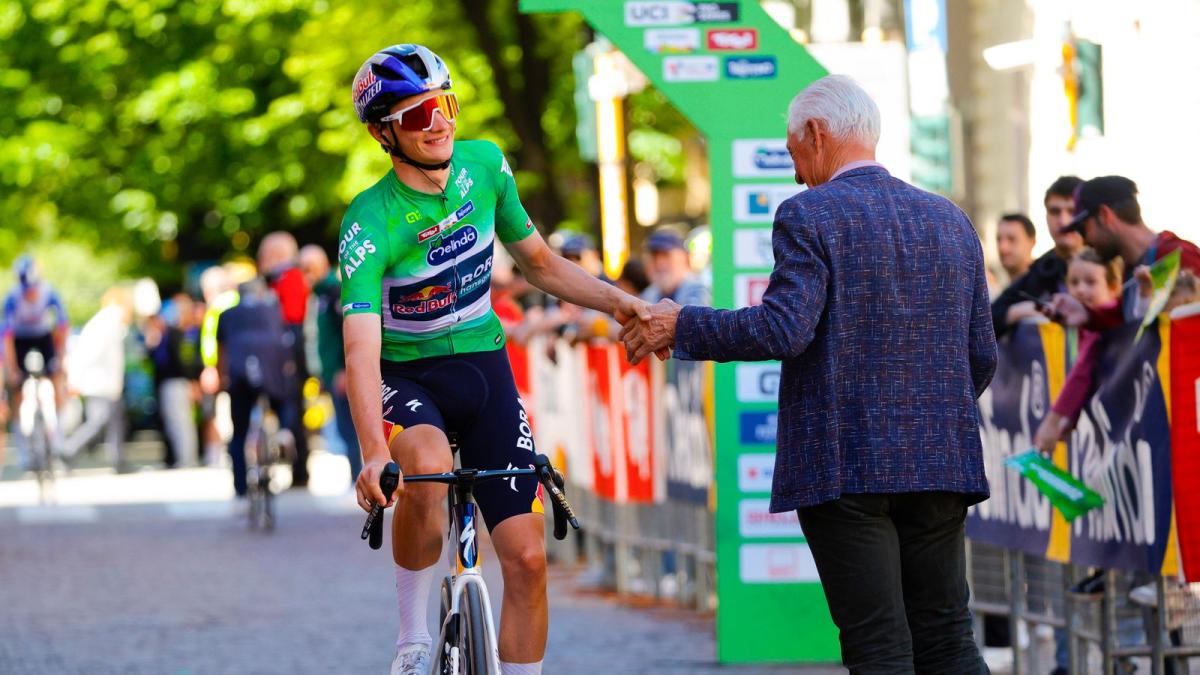 Ciclismo, Giulio Pellizzari domina l'ultima tappa e trionfa al Tour of the Alps