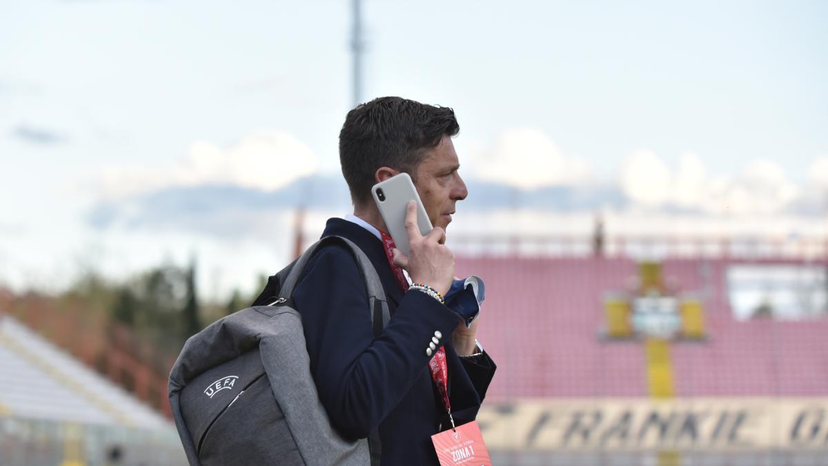 La giornata più lunga di Rocchi: la difesa, la famiglia, l'autosospensione. Poi esce dalla chat degli arbitri