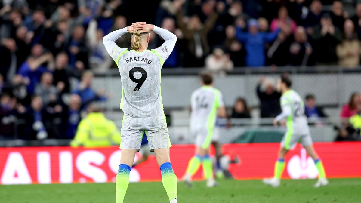 Gigio sbaglia, il City si salva al 97', ma la frenata con l'Everton consegna mezza Premier all'Arsenal
