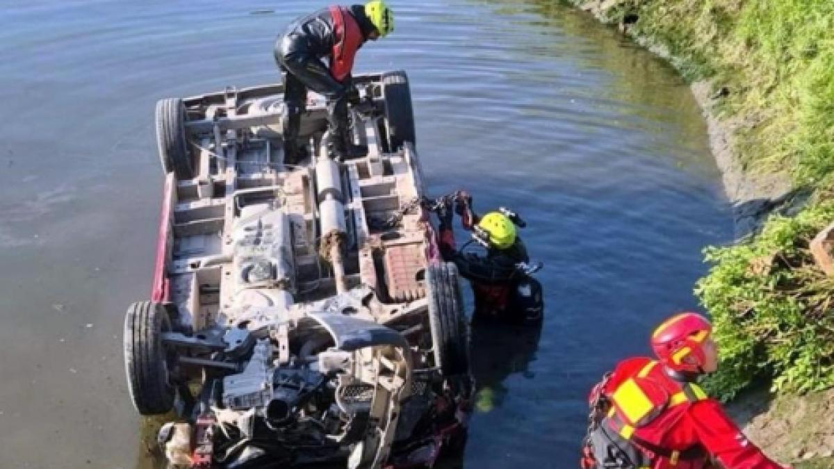 Venezia, minivan finisce in un canale: tre morti