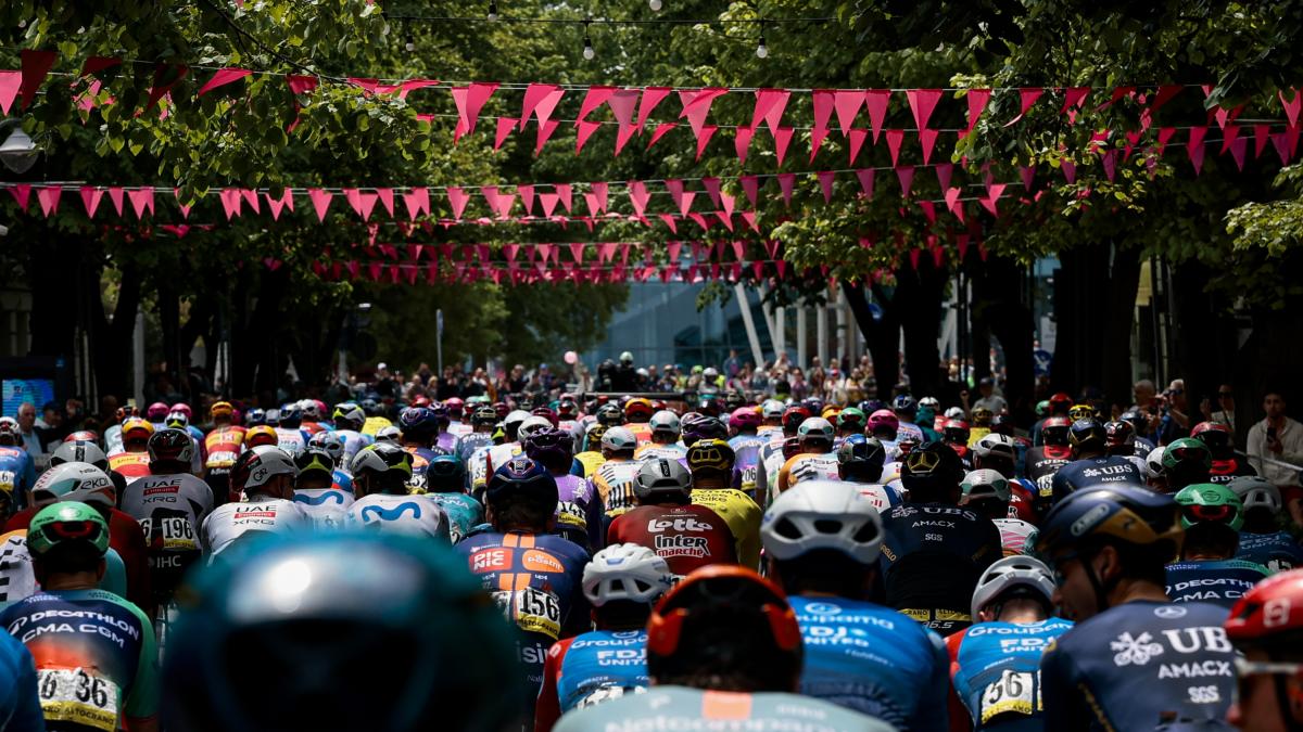 Oltre 11 milioni di italiani useranno la bici in vacanza: c'è il Giro dietro "la febbre delle due ruote"