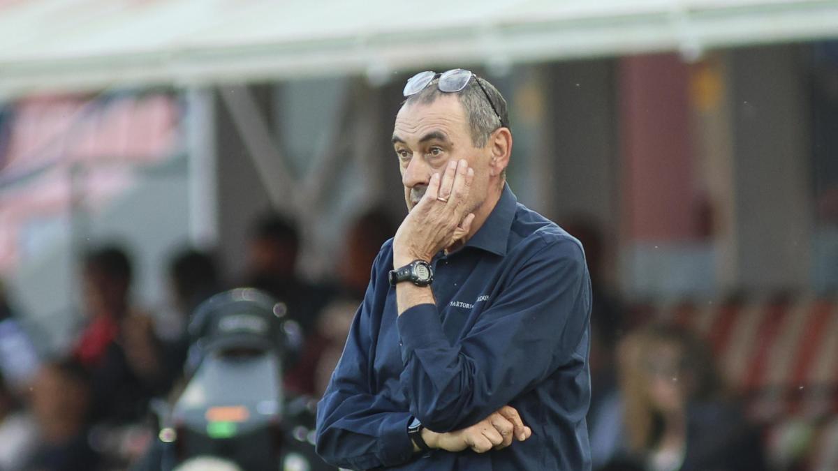 Sarri: "Il derby? Se si gioca domenica non vengo. Fossi il presidente non presenterei nemmeno la squadra..."
