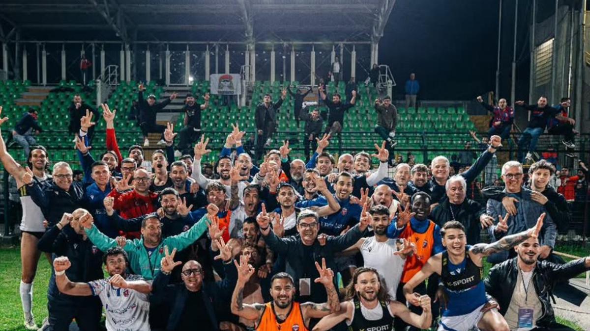 Playoff, impresa del Casarano. La Salernitana rischia, poi trova il gol con Achik ed elimina la Casertana