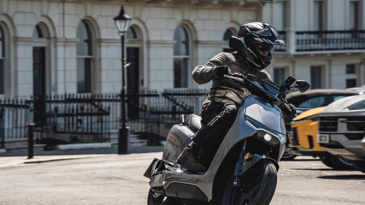 zero ls1 il primo scooter elettrico come va in citt224 e fuori da Gazzetta.it zero ls1 il primo scooter elettrico come va in citt224 e fuori