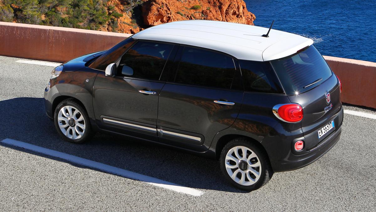 in 14 nella fiat 500l utilizzata come scuolabus abusivo da Gazzetta.it in 14 nella fiat 500l utilizzata come scuolabus abusivo